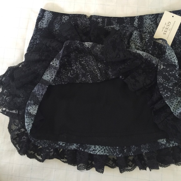 COPY - GUESS SKIRT - Picture 3 of 5